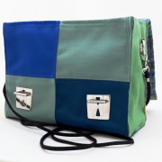 Kleine Crossbody bag, Umhängetasche grün-blau gelb vorne offen 2