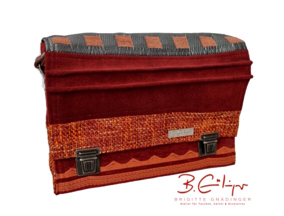 Kleine Crossbody bag vorne2 - Taschen byMe - brigittegnaedinger