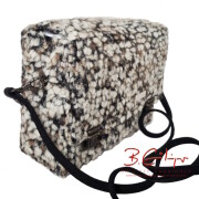 Kleine Umhänge Tasche Modell 76 vorne 2 - taschenbyme - brigittegnaedinger