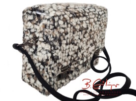 Kleine Umhänge Tasche Modell 76 vorne 2 - taschenbyme - brigittegnaedinger